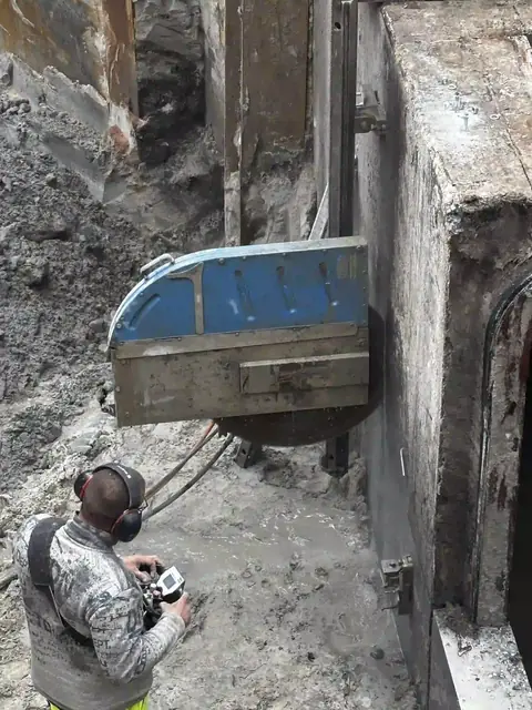 Betonsägen am Abwasserkanal – Jandeck-Gruppe